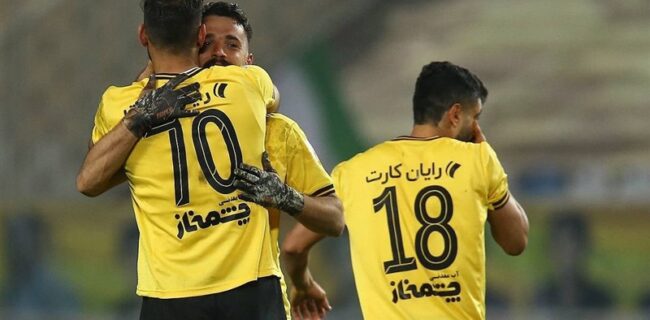 شکست در اصفهان به دست ۲ پرسپولیسی/ سپاهان استقلال را دبل کرد +جدول