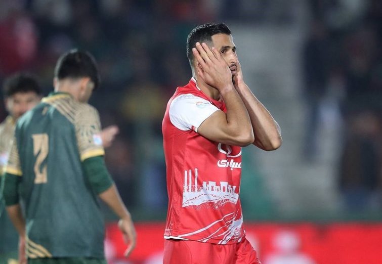 شعار هواداران پرسپولیس علیه درویش و علیپور