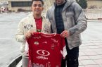 ارسالی هواداران: اهدای کیت باشگاه به یک هوادار پرسپولیس