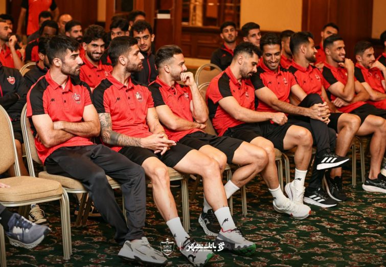 معارفه انصاری و مدیر رسانه‌ای پرسپولیس در اردوی ترکیه