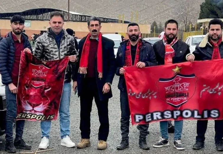 حضور برادر دو هوادار درگذشته در باشگاه پرسپولیس حضور برادر دو هوادار درگذشته در باشگاه پرسپولیس