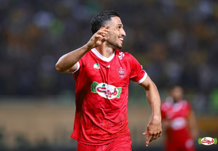 علی علیپور در آستانه از دست دادن بازی با تراکتور علی علیپور در آستانه از دست دادن بازی با تراکتور