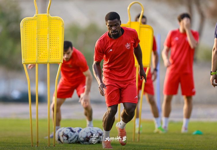 تمرین ۹۰ دقیقه‌ای پرسپولیس در دو زمین آزادی +تصاویر