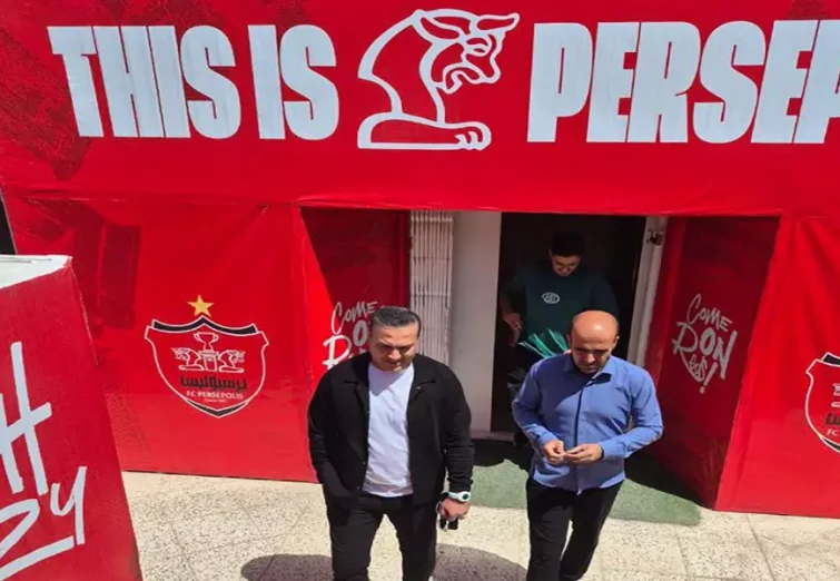 بازدید مشاور مدیرعامل پرسپولیس از ورزشگاه شهید کاظمی و شهدای گمنام