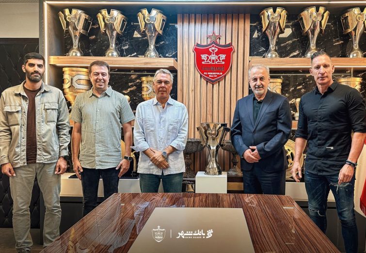 قرارداد مربی دروازه‌بان‌ها و بدنساز پرسپولیس امضا شد +عکس