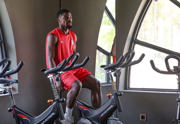 غیبت چهار هفته‌ای سرژ اوریه از میادین به دلیل کشیدگی