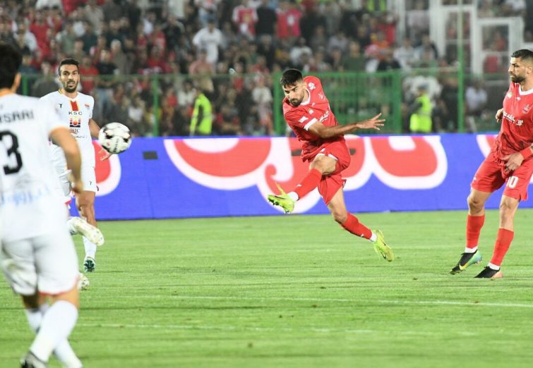 پیشکسوت پرسپولیس: هواداران از شرایط تیم راضی نیستند / مدافع چپ چرا دفاع راست بازی می‌کند؟