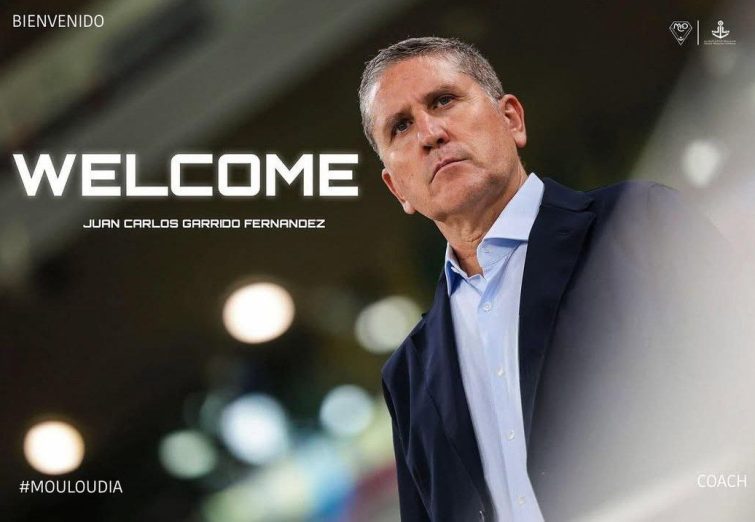 سرمربی سابق پرسپولیس به الجزایر رفت