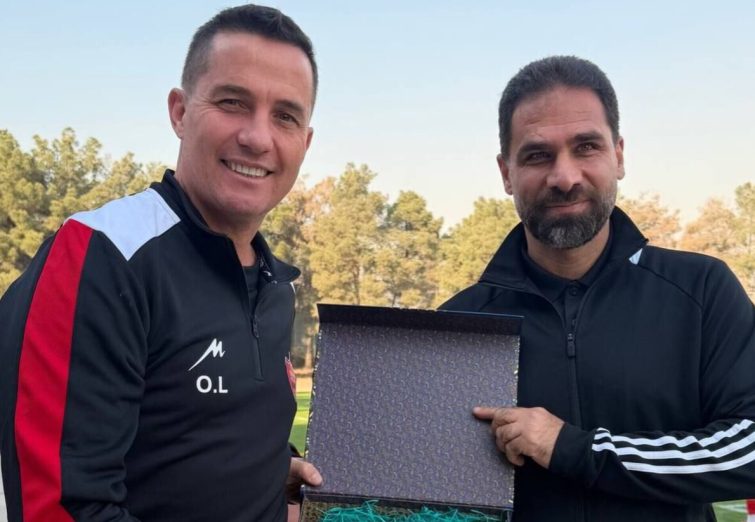 هدیه ویژه سرمربی پالایش و نفت به اوسمار+عکس