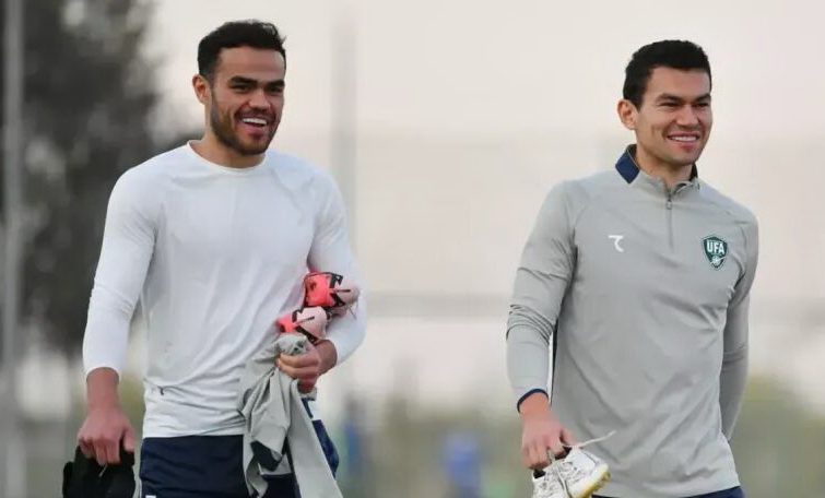 بازگشت بازیکنان ازبکستانی پرسپولیس و استقلال با هواپیمای ایران!