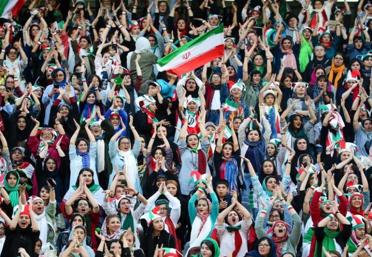 مشهد، اصفهان و اهواز؛ شکستن آخرین سدهای ورود زنان به ورزشگاههای ایران مشهد، اصفهان و اهواز؛ شکستن آخرین سدهای ورود زنان به ورزشگاههای ایران