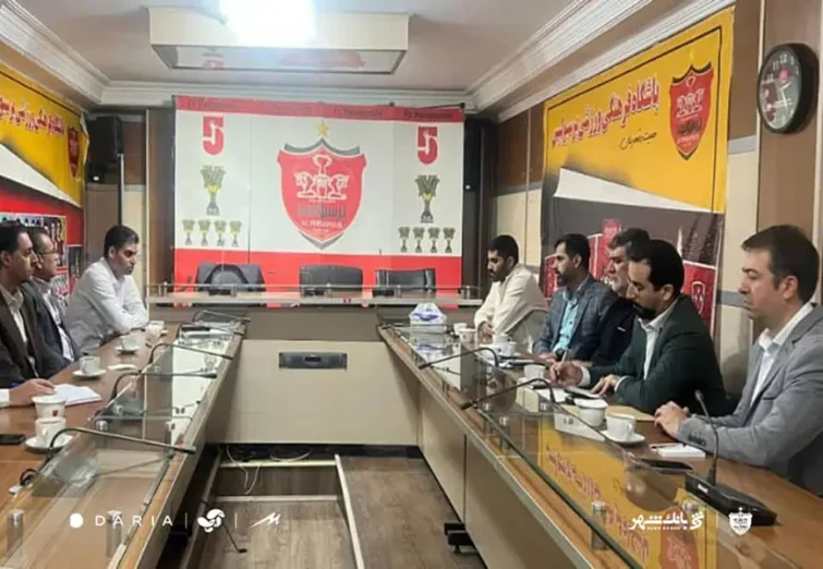 حدادی با معاونان و مدیران باشگاه جلسه گذاشت حدادی با معاونان و مدیران باشگاه جلسه گذاشت
