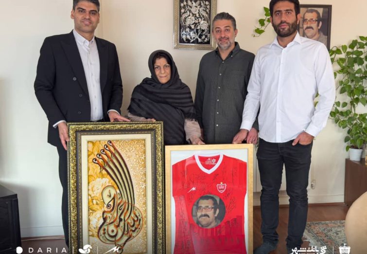 دیدار مدیران پرسپولیس با خانواده شهید درفشی‌فر