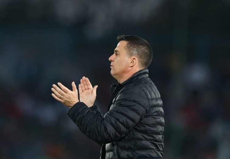 اوسمار: صحبت از قهرمانی؟ هنوز آب زیادی باید از زیر این پُل رد شود/ از فردا به استقلال فکر می کنیم اوسمار: صحبت از قهرمانی؟ هنوز آب زیادی باید از زیر این پُل رد شود/ از فردا به استقلال فکر می کنیم