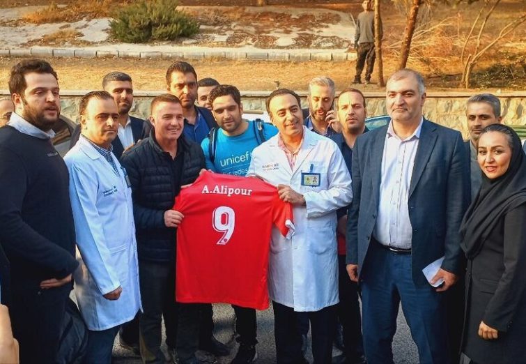 عیادت مدیرعامل و سرمربی پرسپولیس از بیماران سرطانی عیادت مدیرعامل و سرمربی پرسپولیس از بیماران سرطانی