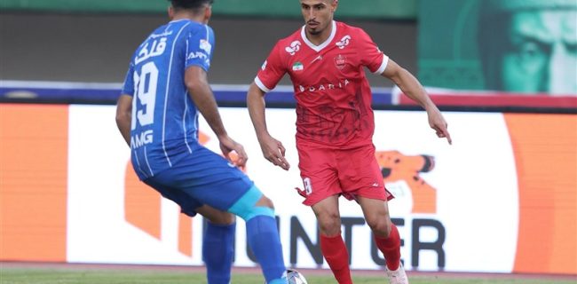 پایان نیمه اول دربی با تساوی پرسپولیس و استقلال
