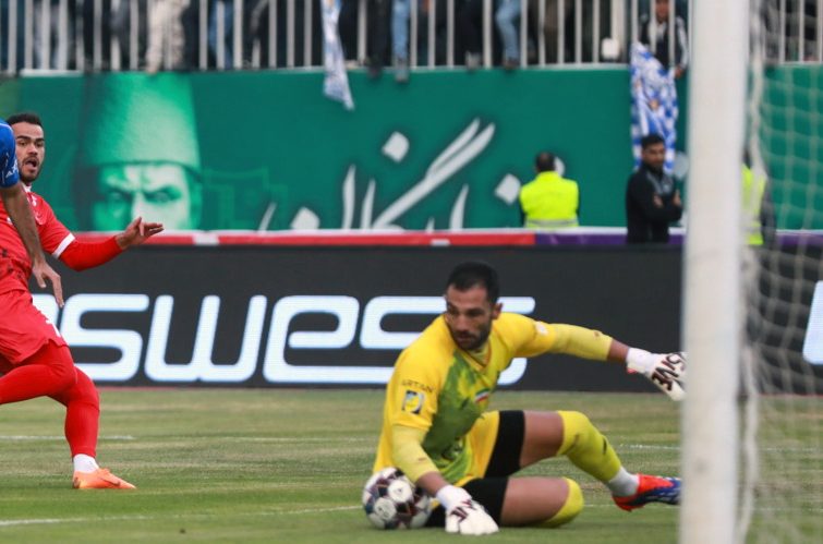 مربی خارجی پرسپولیس، پیراهن آدان را گرفت