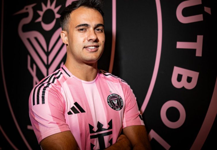 “رگیلون” به خاطر مسی قید پرسپولیس را زد!