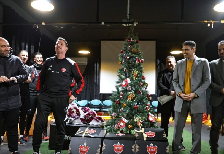 کریسمس در اردوی پرسپولیس؛ خارجی‌ها گل و هدیه گرفتند +تصاویر