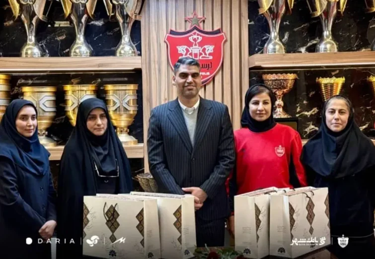 تجلیل از بانوان پرسپولیس به مناسبت روز زن تجلیل از بانوان پرسپولیس به مناسبت روز زن