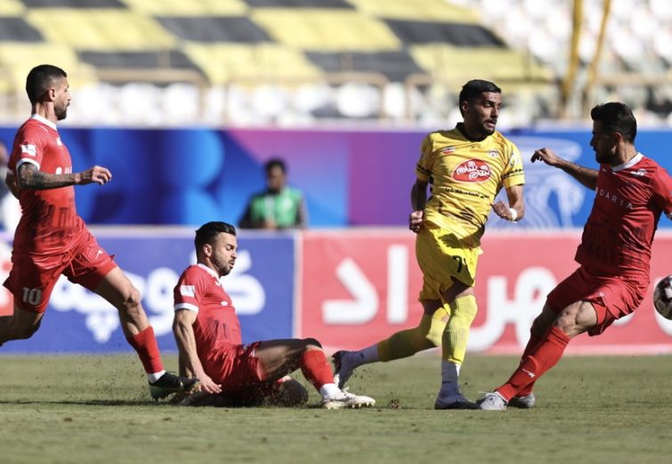 خلاصه بازی: فجرسپاسی 2-1 پرسپولیس