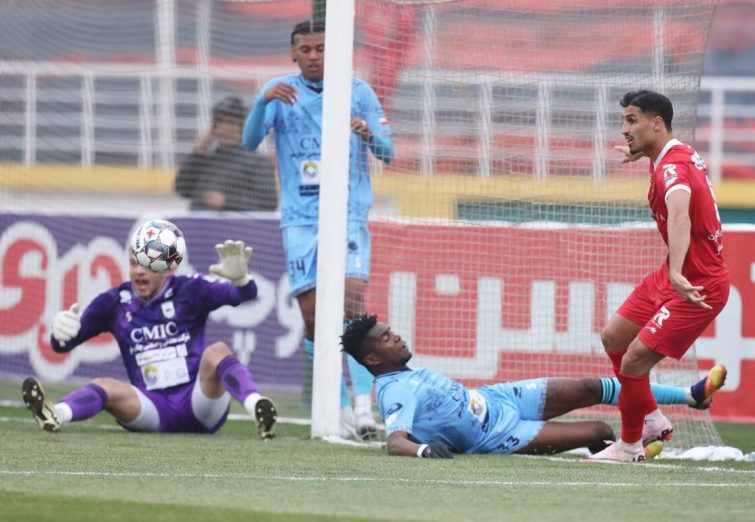 مربی چادرملو از بازیکن پرسپولیس درخواست پیراهن کرد