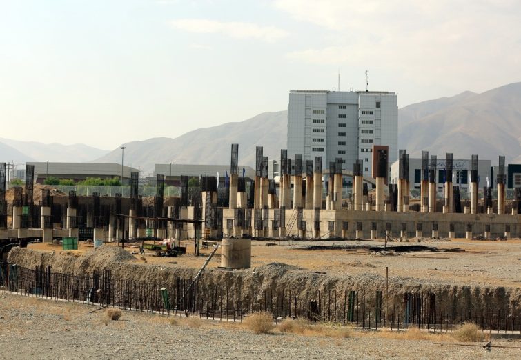 رقابت پرسپولیس و استقلال بر سر خرید استادیوم نیمه‌کاره بانوان