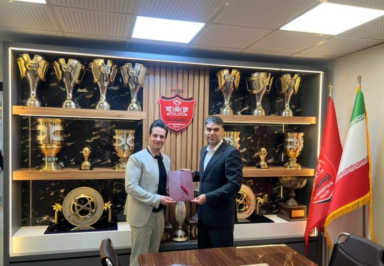 اختراع یک پست عجیب در پرسپولیس: مسئول موبایل!