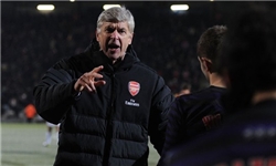 ونگر: فکر می‌کنید یک احمق ساده‌لوح هستم؟