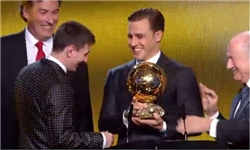 جایزه مسی و لبخند تلخ کریس! / رونالدو در حضور دایی فیلمبردار شد جایزه مسی و لبخند تلخ کریس! / رونالدو در حضور دایی فیلمبردار شد