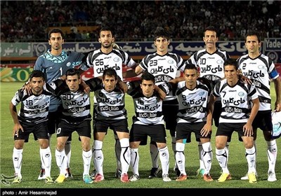 پیش از بازی پرسپولیس بازیکنان صبا به احترام مدیرعامل باشگاه در تمرینات حاضر شدند پیش از بازی پرسپولیس بازیکنان صبا به احترام مدیرعامل باشگاه در تمرینات حاضر شدند