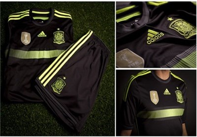 پیراهن دوم قهرمان جهان رونمایی شد + عکس