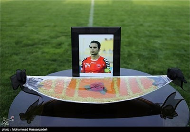 حاشیه دیدار استقلال - راهآهن / شاخه گل بازیکنان استقلال و راهآهن برای نوروزی حاشیه دیدار استقلال – راهآهن / شاخه گل بازیکنان استقلال و راهآهن برای نوروزی